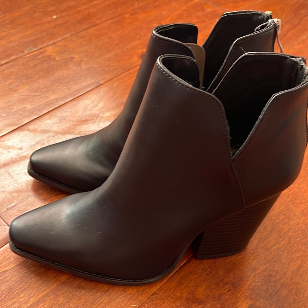Qupid SLAY-70 BLACK PU booties